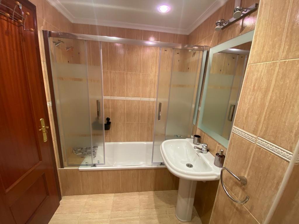 Apartamento En Complejo Residencial Rovacias Comillas Exteriér fotografie